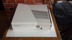 Consola Xbox 360 slim alba, editie limitata foto