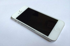 Vand iPhone 5 Alb de 16GB Neverlocked! IMPECABIL! 10/10! Super Oferta! foto