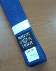 Centura karate albastru unicolor 310 / 5 cm White Tiger foto