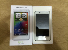 HTC Velocity 4G la cutie foto