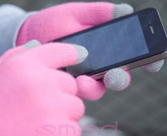 Manusi iGlove pentru Touch Screen , Touch-Screen Gloves , Manusi cu degete cu terminatiile conductive ! Culoare roz ! Ambalate in cutie ! foto