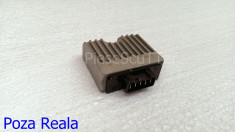 Releu / regulator incarcare / tensiuune scuter Vespa ( 4T ) foto