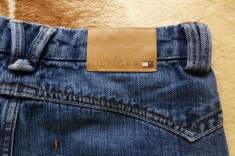 Blugi Tommy Hilfiger; marime L (14 britanica): 75 cm talie, 100.5 cm lungime foto