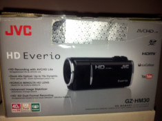 SUPER CADOU la SUPER PRET!! Camera video JVC Everio GZ-HM30 inregistrare HD direct pe card foto