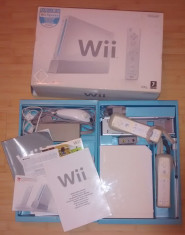 Nintendo Wii + 2 telecomenzi si card SD 4 GB foto