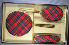 Set toaleta vintage, decorat tartan scotian, oglinda, perii, piapten, vanity set, Anglia, postbelic, cutia originala, piese de colectie, minunat cadou foto