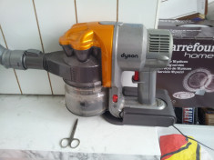 aspirator DYSON model DC 16 nu tine acumulatorul pret magazin 1500ron (si prin posta ) foto