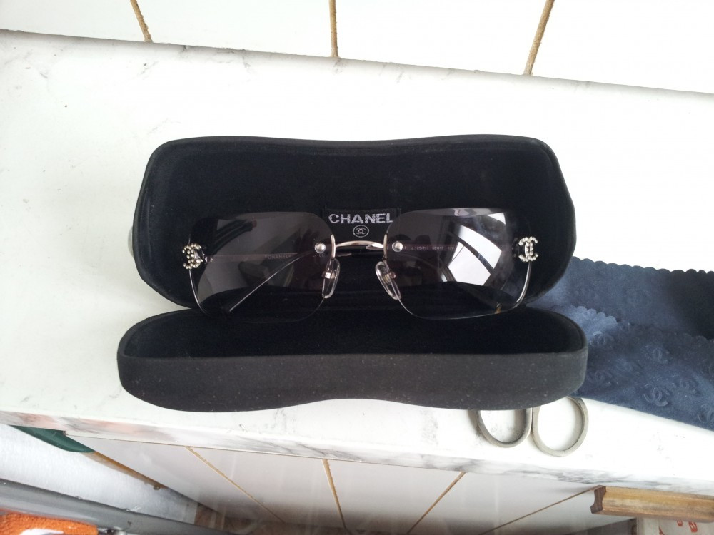 ochelari soare CHANEL originali 100% model 4017 pret magazin 700ron (si  prin posta ) | arhiva Okazii.ro
