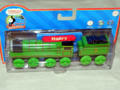 Thomas - Wooden Railway - HENRY din lemn cu magnet - ( transport 3 RON la plata in avans ) - DE COLECTIE foto