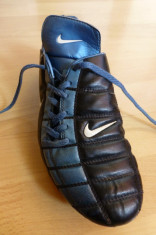 Adidasi fotbal cu crampoane Nike Total 90, Made in Vietnam; marime 38.5 (24 cm talpic interior); stare excelenta foto