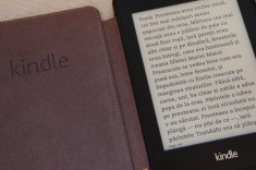 KINDLE PAPERWHITE 2 EBOOK READER NOU, HUSA PIELE CADOU MAGNETICA SNAP-IN foto