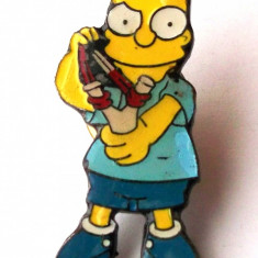 T2. INSIGNA PIN DESENE ANIMATE Bart Simpson Familia The Simpsons, 39 x 25 mm **