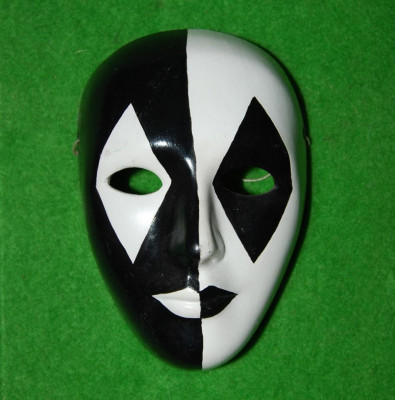 ** Masca ceramica (tip Venezia), alb-negru arlechin, 15 cm, de agatat pe perete foto