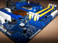 SUPER Placa de baza DDR2 DDR3 AM2+ AM3 suporta CPU 6 CORE 4 SATA AsrocK Gaming foto