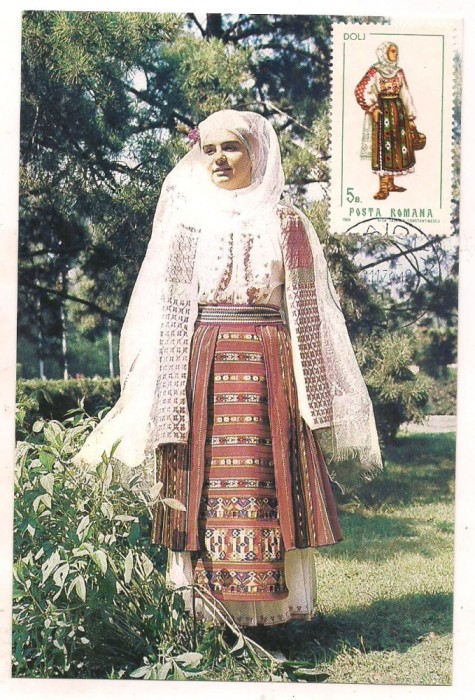 % ilustrata maxima-DOLJ-Port popular feminin din zona Dolj