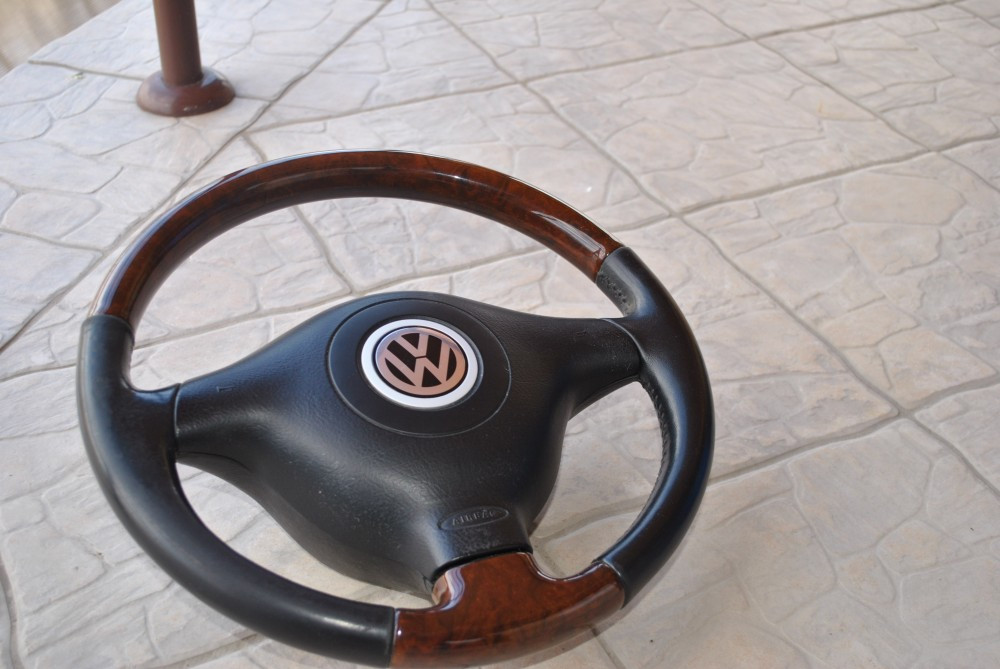 Volan din lemn (mahon) Volkswagen Passat B5, Bora, Golf 4 | arhiva Okazii.ro