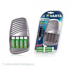 INCARCATOR VARTA ULTRA FAST 4XAA foto