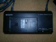 Incarcator, alimentator camere video Sony AC V35 110/240 V 7.5/10 1.5/1.3 A 20W foto