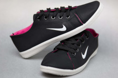 Tenisi Nike Low Negri cu interior Roz Dama foto