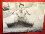 Fotografie mare -Sport- Carol Corbu la Triplusalt -inceputul anilor &#039;80 dim. 24 x 18 cm