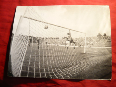 Fotografie- Fotbal pe Stadionul 23 August - Imaginea unui GOL , Dim.= 24x18cm foto