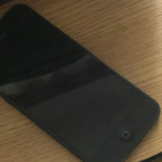 Apple iPhone 5 black, 8 Giga, iOS 8.0,Dual-core 1.3 GHz Swift , 8 MP, impecabil
