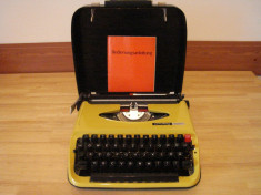 masina de scris PRIVILEG 300T travel aproape NOUA foto