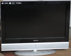 TV LCD Grundig diag 81 cm, perfect functional, display lovit. foto