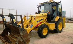 Buldoexcavator Komatsu WB93 in stoc Romania foto