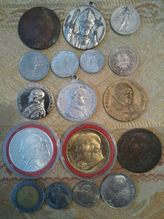 Lot Vatican: 17 monede (argint, tombac, aluminiu, nichel) si medalii, 1000 roni