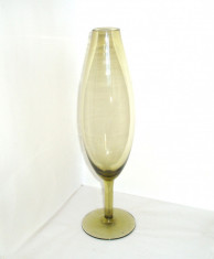 Vaza goblet cu picior, cristal olive H 31 cm - design Arthur Percy, Gullaskruf foto