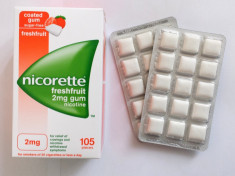 Guma Nicorette FreshFruit 2mg Cutie 105 gume foto