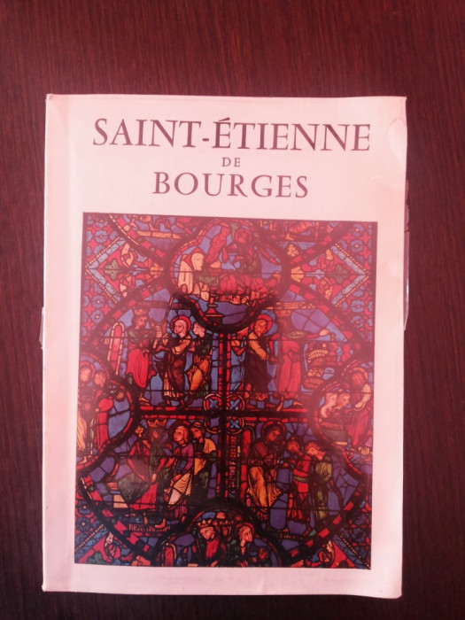 SAINT-ETIENNE DE BOURGES -- Architecture et vitraux -- 90 p.