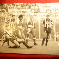 Fotografie Fotbal - Raducioiu in actiune... ,dimensiuni= 24x18 cm