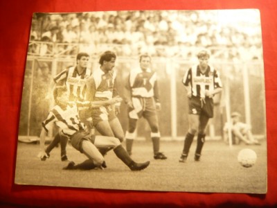 Fotografie Fotbal - Raducioiu in actiune... ,dimensiuni= 24x18 cm foto