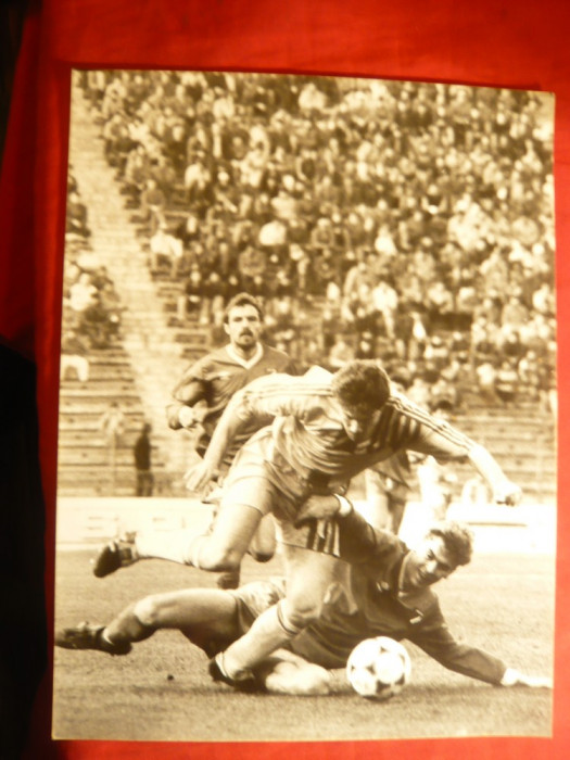 Fotografie Fotbal - Meci UTA Arad , inceputul anilor &#039;90 ,dim.= 23,8x18 cm