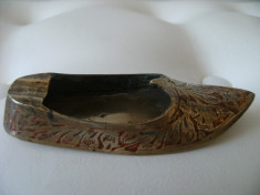Pantof-scrumiera din alama aurita,emailat,made in India,stare perfecta. foto
