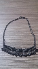 Colier tip choker din plasa de metal cu margelute negre foto