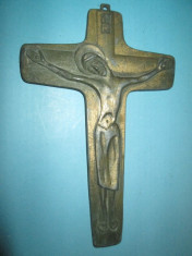 CRUCIFIX mic metal vechi. foto