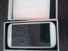 Samsung Galaxy S3 Alb 16 GB display spart foto