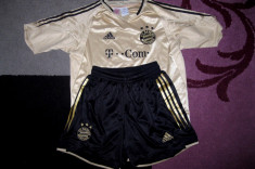 Echipament fotbal Bayern Munchen adidas original foto