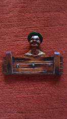 Suport de chei foarte vechi din lemn sculptat de colectie. foto