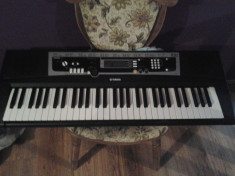 ORGA YAMAHA YPT 210 foto