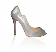 Pantofi de dama, argintiu. NOU! foto