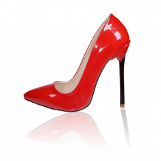 Pantofi de dama rosii stiletto gen Casadei. foto