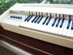 Magnus electric chord organ 468 foto