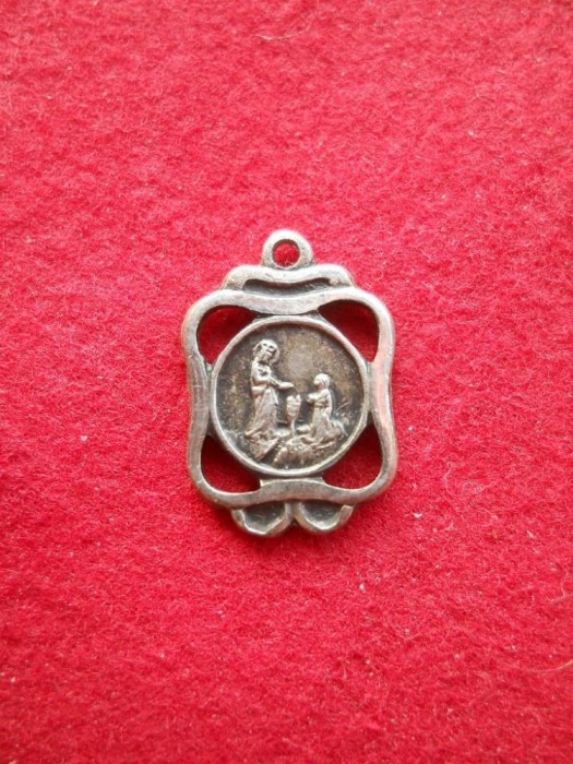 Finut si Vechi Medalion Pandativ Religios lucrat manual mignon Patina minunata