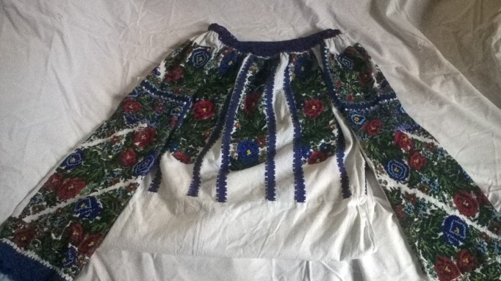 Camasa traditionala din BUCOVINA cusuta manual cu margele | arhiva Okazii.ro