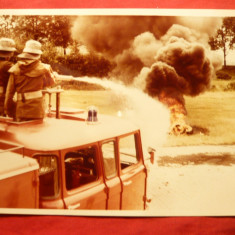 Fotografie- Pompieri in actiune cca. 1970 , 14,9 x 10,5 cm