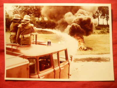 Fotografie- Pompieri in actiune cca. 1970 , 14,9 x 10,5 cm foto